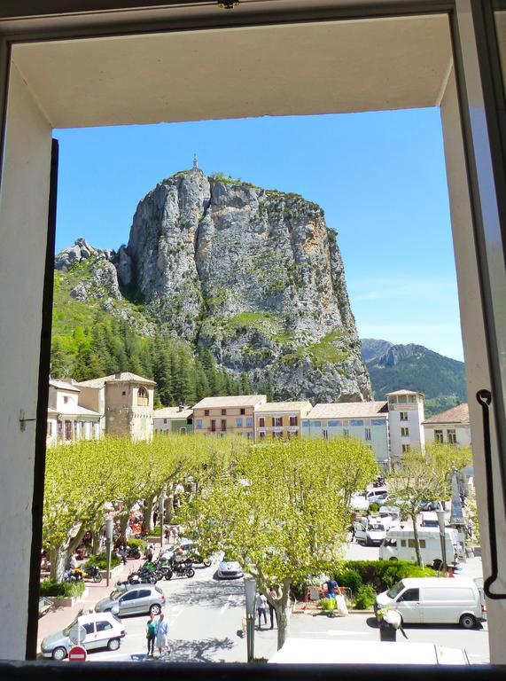 Hotel Du Levant Castellane Exterior photo
