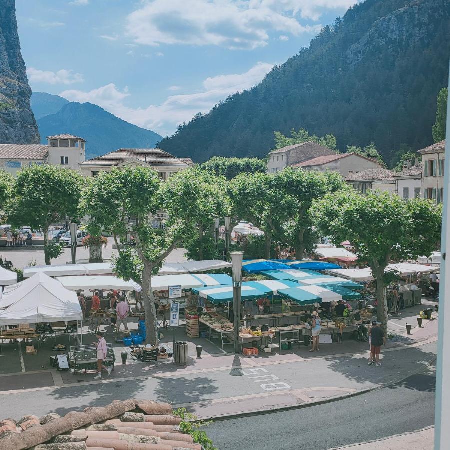 Hotel Du Levant Castellane Exterior photo